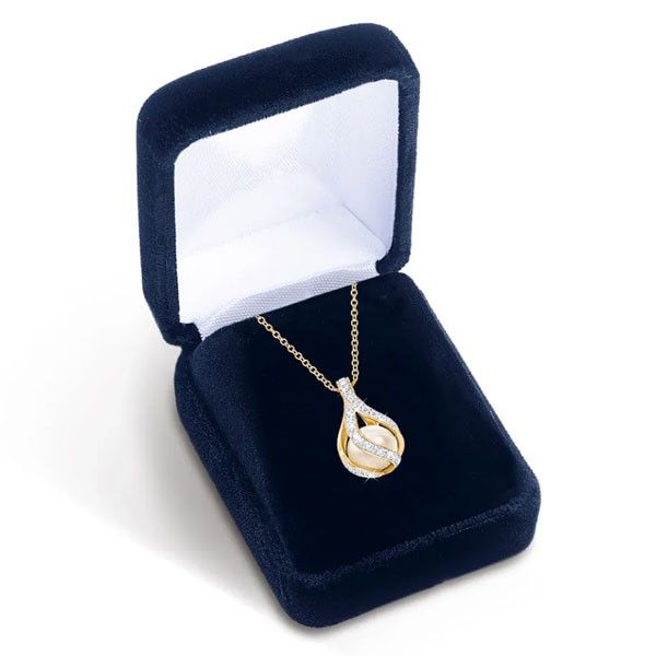 Collana di perle e diamanti Love's Embrace