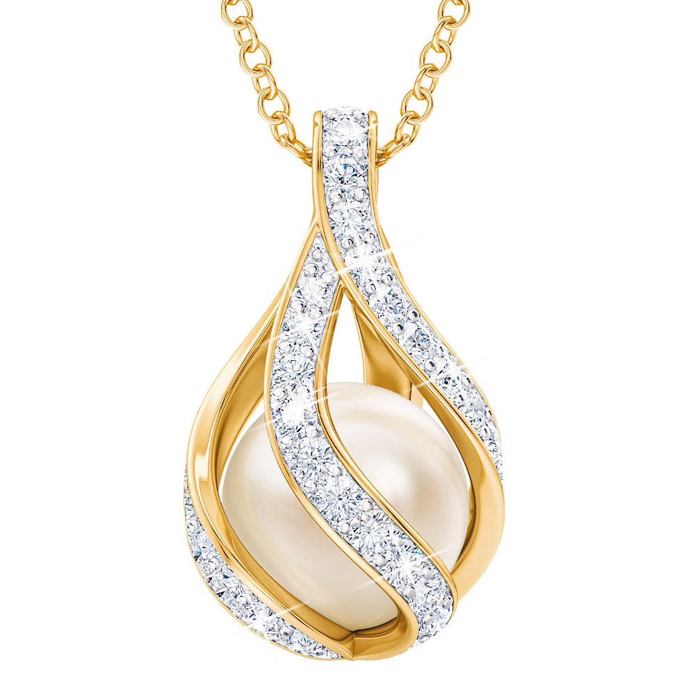 Collana di perle e diamanti Love's Embrace